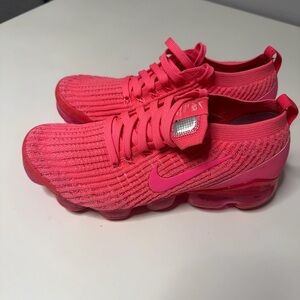 Nike Women's Vibrant Pink Knit Sneakers